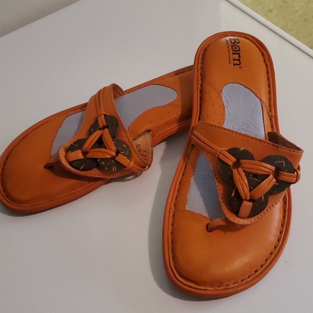 Born sandals